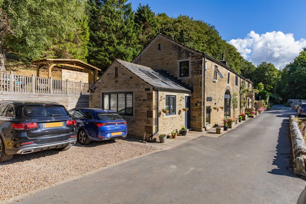 Hanging Stones Lane